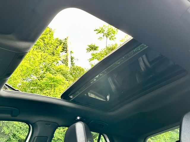 330TSi R-LINE 一手車實跑2萬4里程保證 ACC跟車 車道維持 自動停車輔助 駕駛座電動椅 全景天窗 盲點  第20張相片