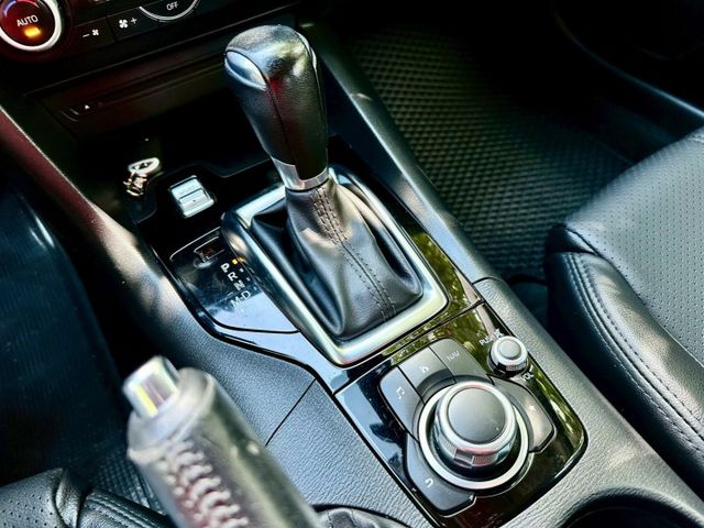 魂動馬三 尊榮安全版 一手車原廠紀錄實跑17萬里程保證 IKEY 定速巡航 盲點偵測 衛星導航 倒車顯影  抬頭顯示器  第18張相片