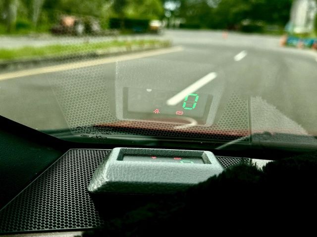 大鴨 CROSSOVER 一手車實跑7萬9里程保證 原廠影音主機 倒車顯影 衛星導航 抬頭顯示器 循跡防滑 7安  第18張相片
