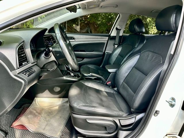 ELANTRA2.0 尊貴版 一手車實跑10萬8里程保證 6安 後座出風口 電折後視鏡  第5張相片