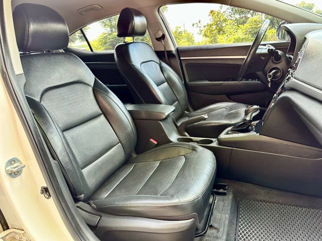 ELANTRA2.0 尊貴版 一手車實跑10萬8里程保證 6安 後座出風口 電折後視鏡  第6張相片