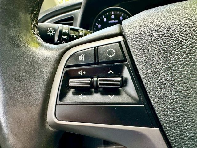 ELANTRA2.0 尊貴版 一手車實跑10萬8里程保證 6安 後座出風口 電折後視鏡  第13張相片