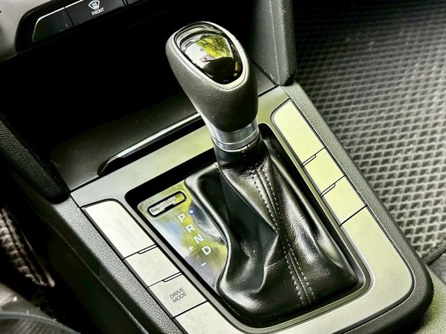 ELANTRA2.0 尊貴版 一手車實跑10萬8里程保證 6安 後座出風口 電折後視鏡  第16張相片