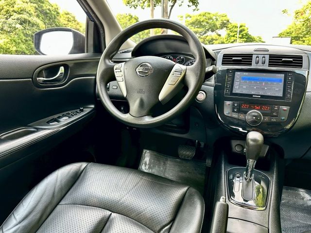 旗艦環景版 一手車原廠紀錄實跑13萬里程保證 IKEY 原廠影音主機 環景攝影 衛星導航 定速巡航 雙區恆溫  第9張相片