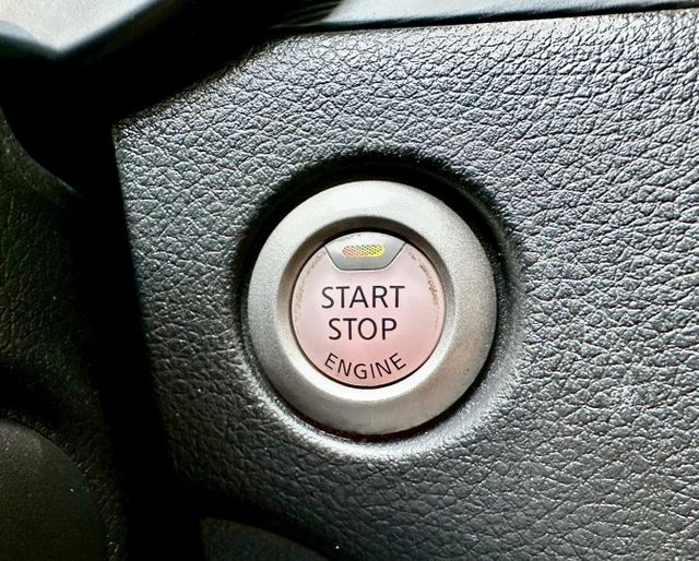 旗艦環景版 一手車原廠紀錄實跑13萬里程保證 IKEY 原廠影音主機 環景攝影 衛星導航 定速巡航 雙區恆溫  第12張相片