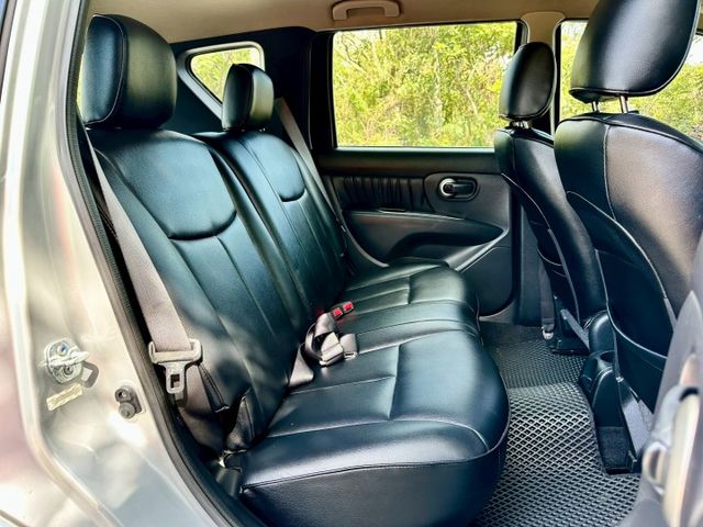 LIVINA 掀背大空間 一手車實跑11萬2里程保證  第8張相片