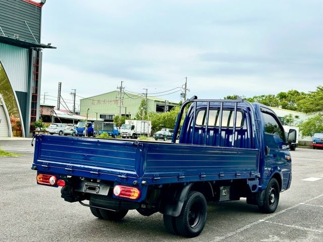 小霸王 單廂 自排 一手車實跑2萬9里程保證 原廠保固中  第3張相片