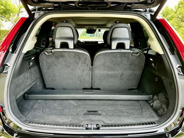 XC90 T5 一手車原廠紀錄實跑11萬里程保證 ACC跟車 車道維持 全景天窗 雙電動椅 電尾門 停車輔助 環景攝影  第8張相片