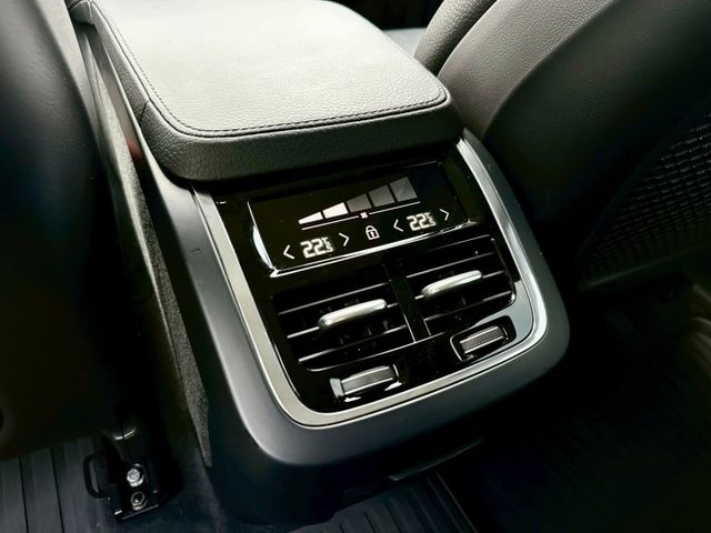 XC90 T5 一手車原廠紀錄實跑11萬里程保證 ACC跟車 車道維持 全景天窗 雙電動椅 電尾門 停車輔助 環景攝影  第20張相片