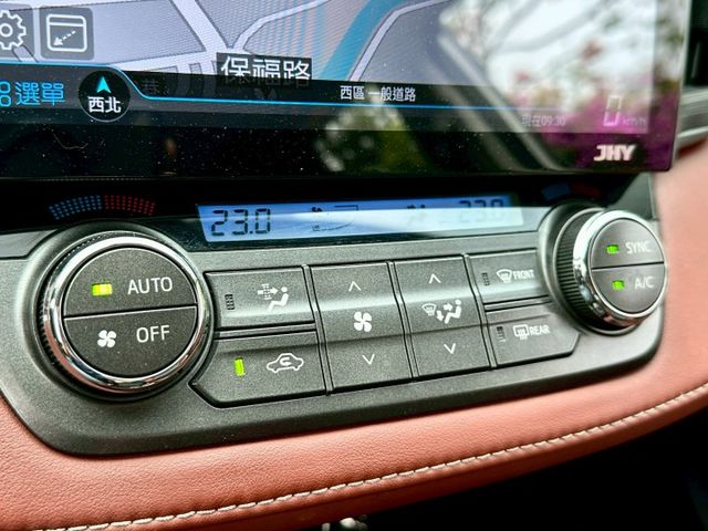 進口休旅車RAV4 2.0 一手車實跑23萬里程保證 IKEY 定速巡航 駕駛座電動椅 恆溫空調 安卓主機 倒車顯影  第17張相片