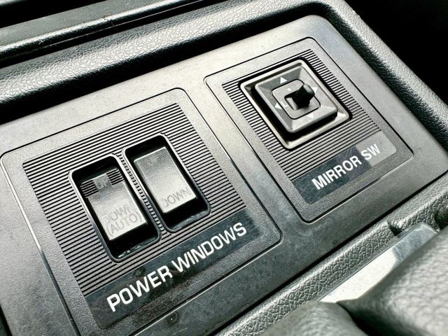 得利卡2.4 廂車 自排 8人座 一手車實跑8萬9里程保證 定速巡航 盲點偵測 雙安 後座空調  第19張相片