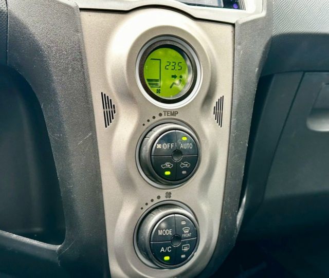 市區代步首選 小鴨 G版 實跑14萬5里程保證 恆溫空調 前後駐車雷達 影音主機 方向盤音響快控  第17張相片