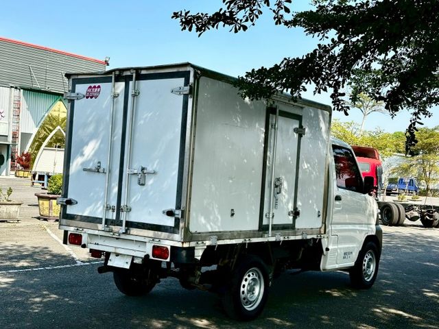 菱利A210 自排 -5度冷藏箱 一手車原廠紀錄實跑7萬5里程保證 定速巡航 盲點偵測 雙安  第3張相片