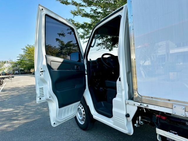 菱利A210 自排 -5度冷藏箱 一手車原廠紀錄實跑7萬5里程保證 定速巡航 盲點偵測 雙安  第17張相片