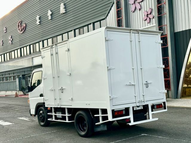 五期堅達 10.5呎 3噸半 已變更載重 一手車實跑29萬9里程保證 揹箱 左右大開門  第4張相片