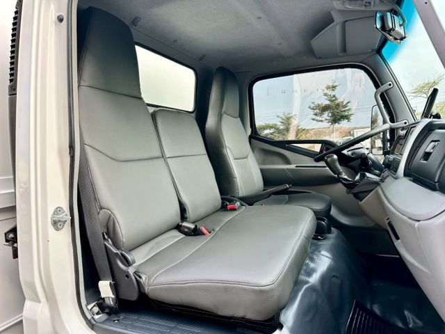 五期堅達 10.5呎 3噸半 已變更載重 一手車實跑29萬9里程保證 揹箱 左右大開門  第6張相片