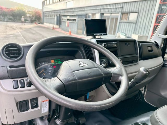 五期堅達 10.5呎 3噸半 已變更載重 一手車實跑29萬9里程保證 揹箱 左右大開門  第8張相片