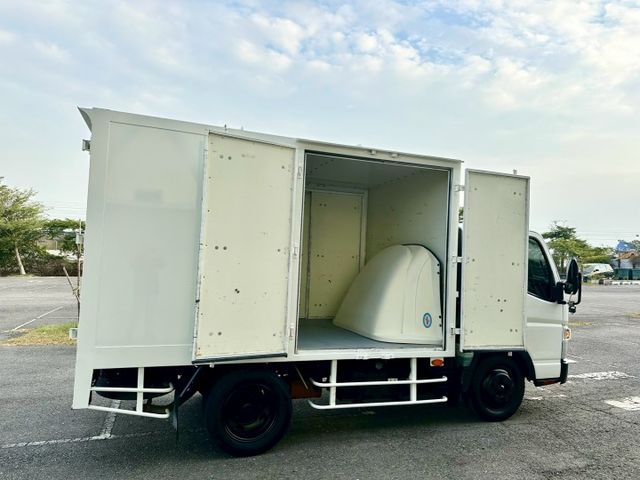 五期堅達 10.5呎 3噸半 已變更載重 一手車實跑29萬9里程保證 揹箱 左右大開門  第17張相片