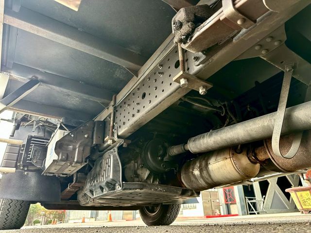 五期堅達 10.5呎 3噸半 已變更載重 一手車實跑29萬9里程保證 揹箱 左右大開門  第19張相片