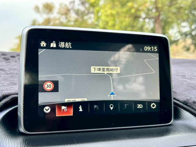 頂級型 實跑17萬7里程保證 IKEY 定速巡航 換檔撥片 抬頭顯示器 倒車顯影 衛星導航 盲點偵測 HID頭燈 天窗  第14張相片