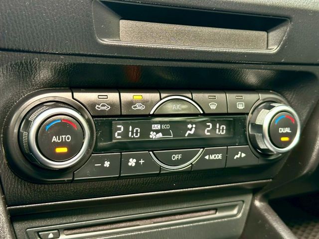 頂級型 實跑17萬7里程保證 IKEY 定速巡航 換檔撥片 抬頭顯示器 倒車顯影 衛星導航 盲點偵測 HID頭燈 天窗  第18張相片