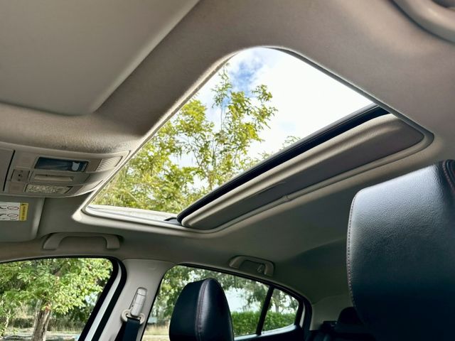 頂級型 實跑17萬7里程保證 IKEY 定速巡航 換檔撥片 抬頭顯示器 倒車顯影 衛星導航 盲點偵測 HID頭燈 天窗  第20張相片