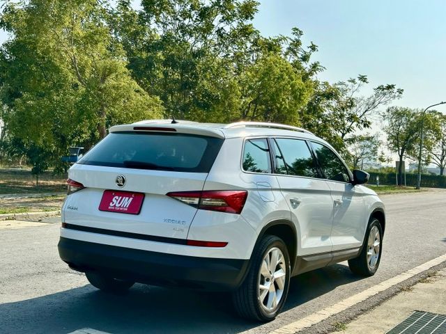 大棕熊 2.0TSi 七人座 一手車實跑16萬5里程保證 IKEY ACC跟車 盲點偵測 雙電動椅 全景天窗 環景攝影  第3張相片