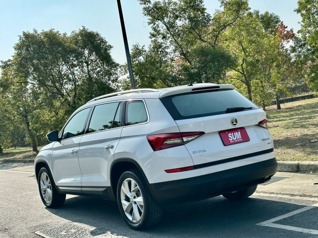 大棕熊 2.0TSi 七人座 一手車實跑16萬5里程保證 IKEY ACC跟車 盲點偵測 雙電動椅 全景天窗 環景攝影  第4張相片