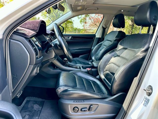 大棕熊 2.0TSi 七人座 一手車實跑16萬5里程保證 IKEY ACC跟車 盲點偵測 雙電動椅 全景天窗 環景攝影  第5張相片