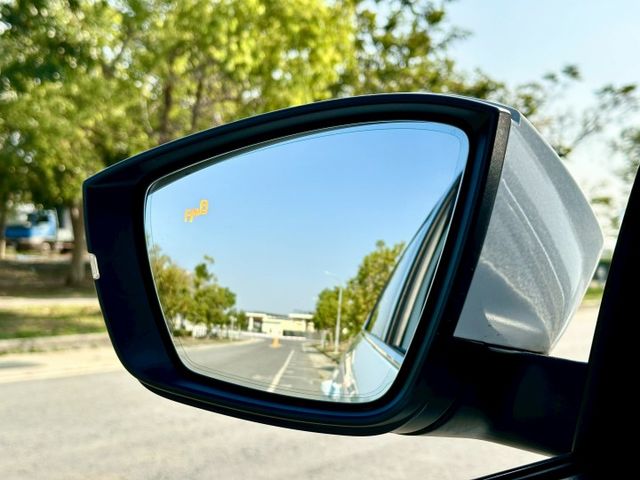 大棕熊 2.0TSi 七人座 一手車實跑16萬5里程保證 IKEY ACC跟車 盲點偵測 雙電動椅 全景天窗 環景攝影  第20張相片