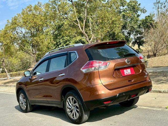 2.5旗艦版 四傳 實跑10萬6里程保證 IKEY 定速巡航 盲點偵測 駕駛座電動椅 電動尾門 車道偏離警示 影音主機  第4張相片