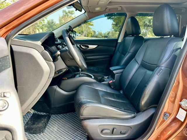 2.5旗艦版 四傳 實跑10萬6里程保證 IKEY 定速巡航 盲點偵測 駕駛座電動椅 電動尾門 車道偏離警示 影音主機  第5張相片