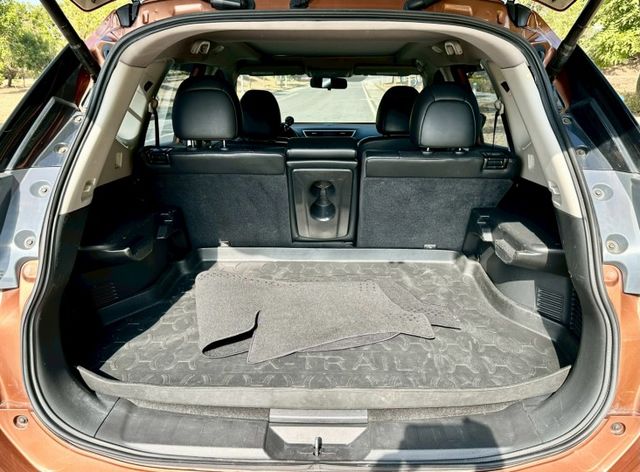 2.5旗艦版 四傳 實跑10萬6里程保證 IKEY 定速巡航 盲點偵測 駕駛座電動椅 電動尾門 車道偏離警示 影音主機  第7張相片