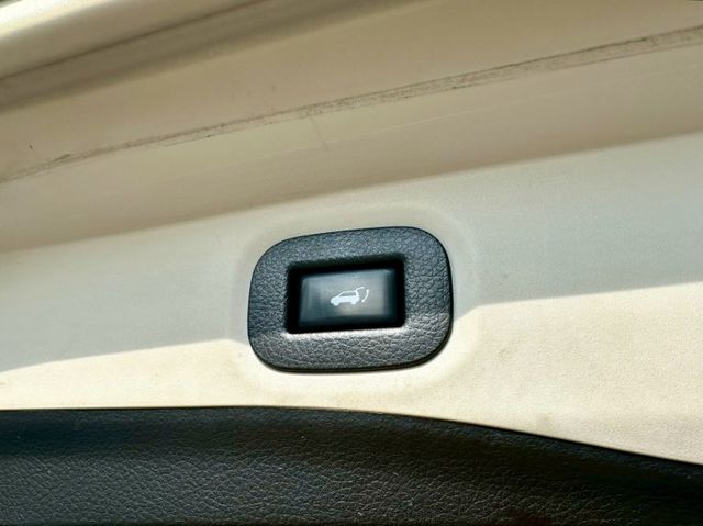 2.5旗艦版 四傳 實跑10萬6里程保證 IKEY 定速巡航 盲點偵測 駕駛座電動椅 電動尾門 車道偏離警示 影音主機  第8張相片