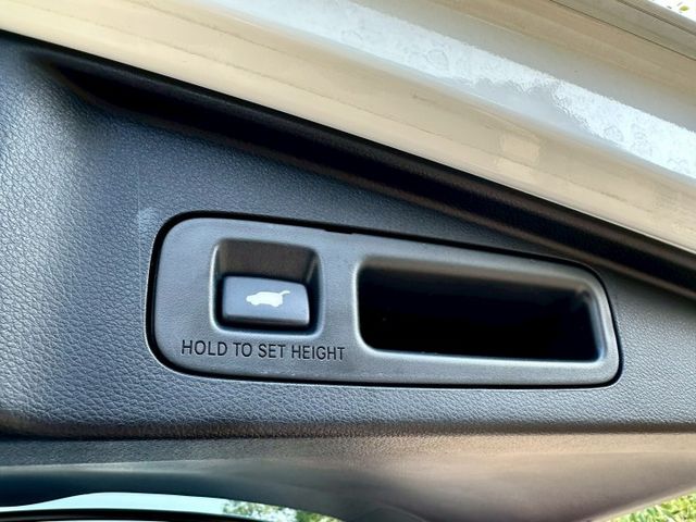 S版 一手車原廠紀錄實跑12萬4里程保證 ACC跟車 車道偏離警示 IKEY 全景天窗 換檔撥片 駕駛座電動椅 電動尾門  第8張相片