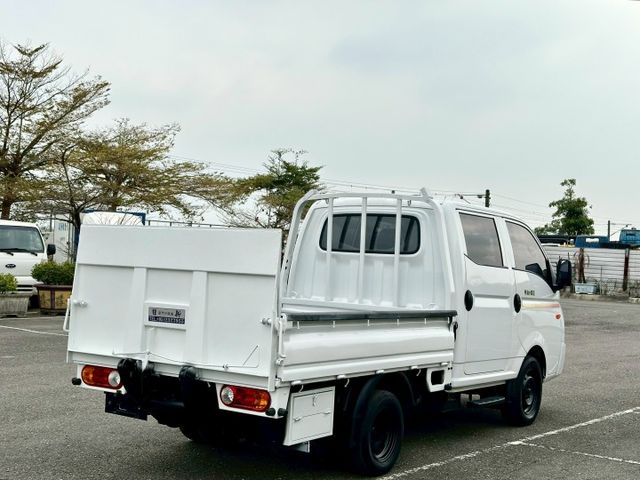 小霸王 雙廂6人座 自排 升降尾門 一手車實跑6萬4里程保證  第3張相片