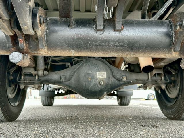 小霸王 雙廂6人座 自排 升降尾門 一手車實跑6萬4里程保證  第17張相片