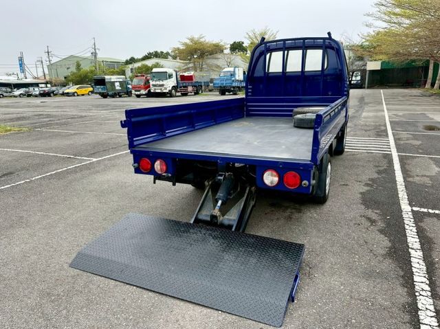 卡旺 單廂 自排 升降尾門 四向錄影鏡頭 一手車實跑5萬3里程保證  第5張相片