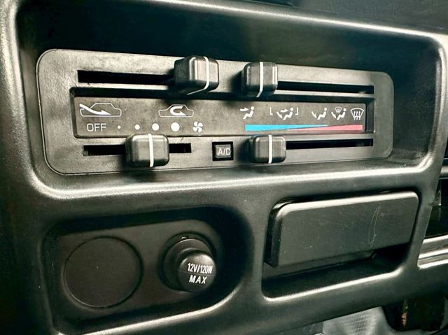 得利卡 升降尾門 一手車實跑21萬7里程保證  第11張相片