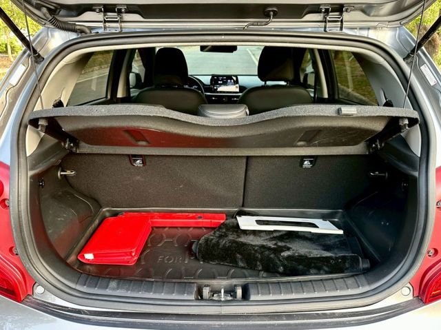 進口小車 都會版 一手車原廠紀錄實跑8萬6里程保證 倒車顯影 循跡防滑 7安 恆溫空調 倒車顯影  第9張相片