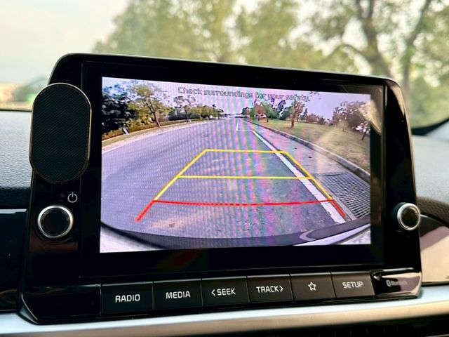 進口小車 都會版 一手車原廠紀錄實跑8萬6里程保證 倒車顯影 循跡防滑 7安 恆溫空調 倒車顯影  第16張相片