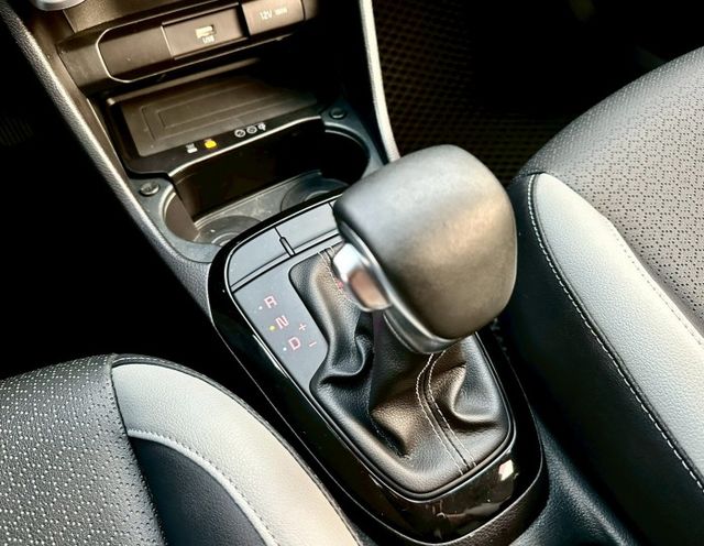 進口小車 都會版 一手車原廠紀錄實跑8萬6里程保證 倒車顯影 循跡防滑 7安 恆溫空調 倒車顯影  第18張相片