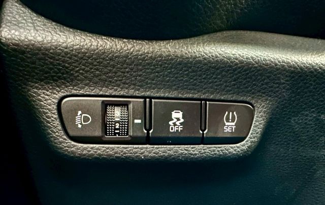 進口小車 都會版 一手車原廠紀錄實跑8萬6里程保證 倒車顯影 循跡防滑 7安 恆溫空調 倒車顯影  第19張相片