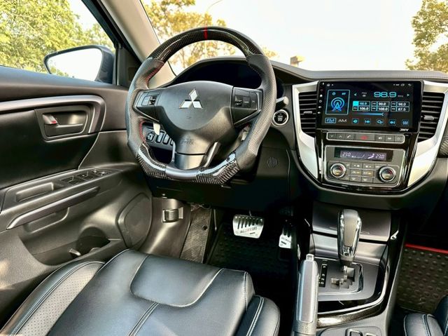 GRAND LANCER旗艦型 一手車實跑9萬里程保證 IKEY LED頭尾燈 定速巡航 換檔撥片 盲點偵測 前後雷達  第9張相片