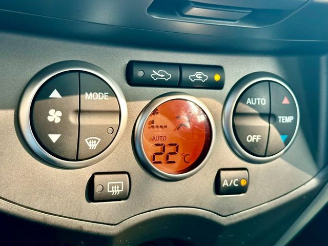 掀背大空間 便宜代步車 一手車實跑4萬里程保證 恆溫空調 影音主機 倒車顯影 衛星導航  第16張相片