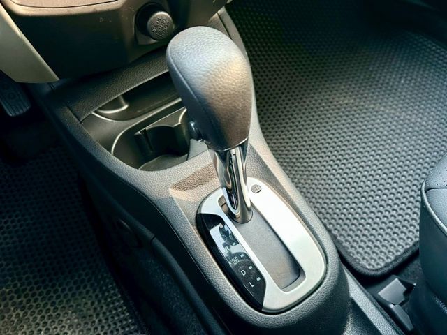 掀背大空間 便宜代步車 一手車實跑4萬里程保證 恆溫空調 影音主機 倒車顯影 衛星導航  第17張相片