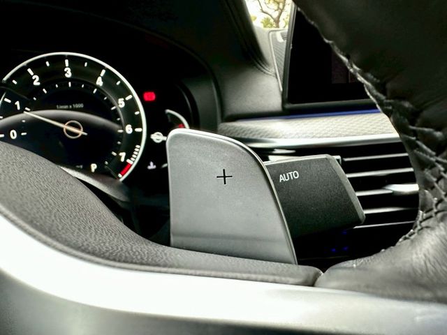 520i MSPORT 實跑8萬6里程保證 5AT ACC跟車 車偏輔助 換檔撥片 雙前座電動椅/駕駛座記憶 電尾門  第13張相片