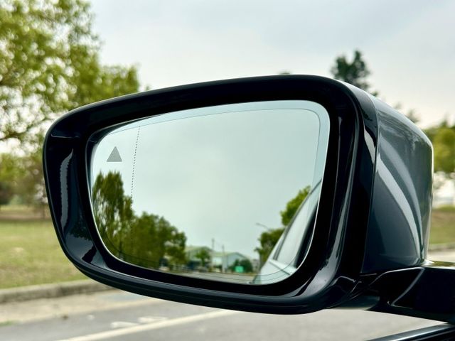 520i MSPORT 實跑8萬6里程保證 5AT ACC跟車 車偏輔助 換檔撥片 雙前座電動椅/駕駛座記憶 電尾門  第18張相片