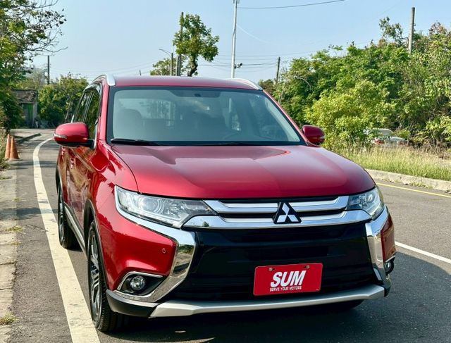 OUTLANDER 一手車原廠紀錄實跑8萬2里程保證 IKEY 定速巡航 影音主機 數位電視 衛星導航 倒車顯影  第2張相片