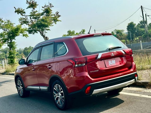 OUTLANDER 一手車原廠紀錄實跑8萬2里程保證 IKEY 定速巡航 影音主機 數位電視 衛星導航 倒車顯影  第4張相片